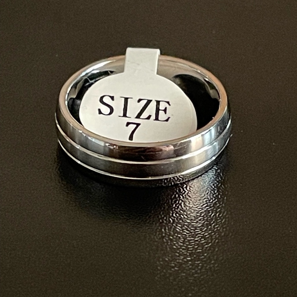 6mm cubic zirconia titanium ring size 8 - Picture 8 of 8